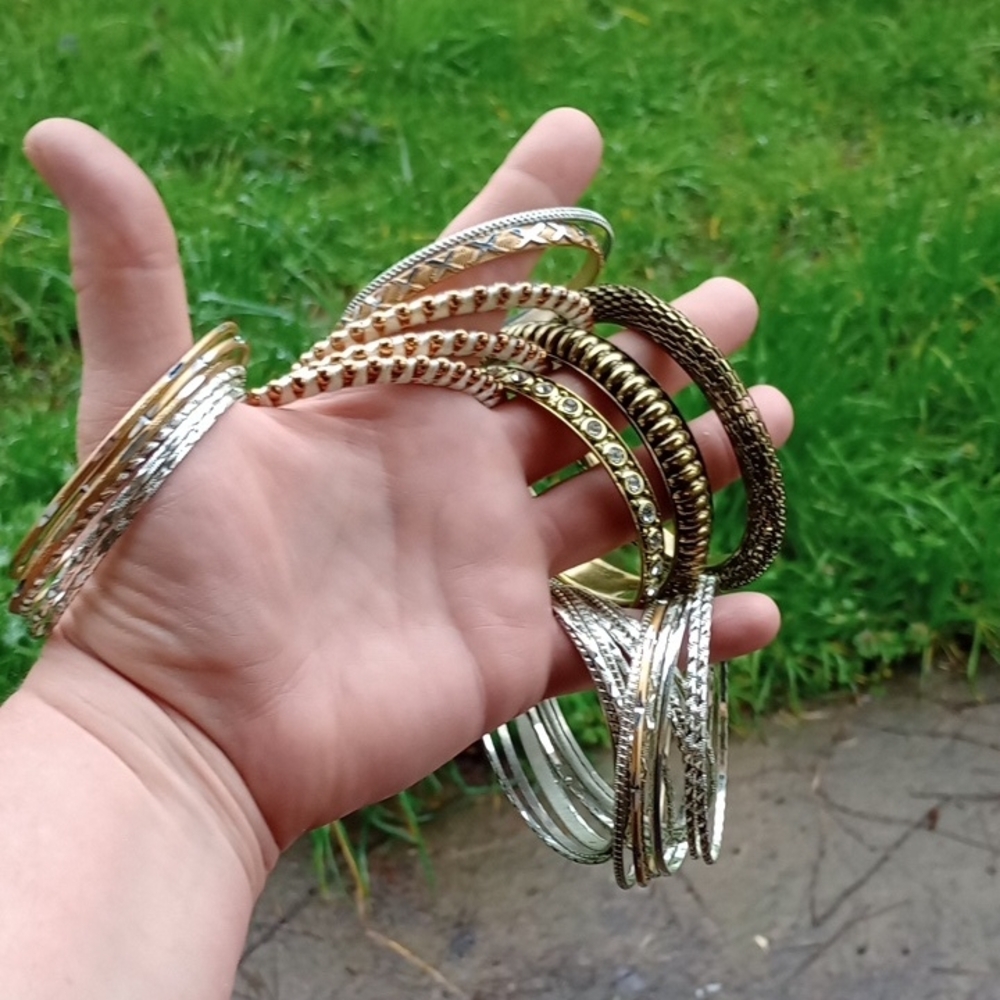 Mixed Metal Women's Bangle Set - Gold & Silver Stackable Bracelets